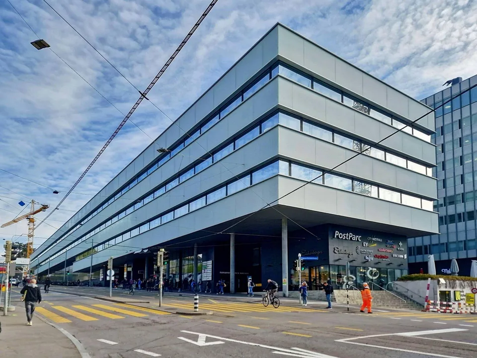 Eigener Schreibtisch in Regus Main Station
