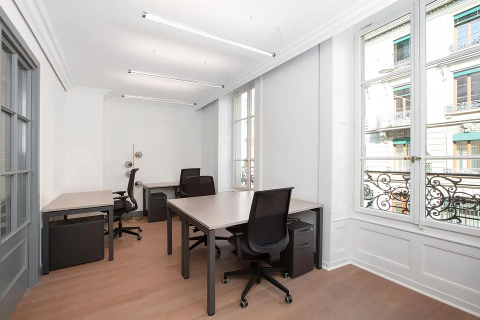 Bureau privé pour 3 à Signature Quartier des Banques