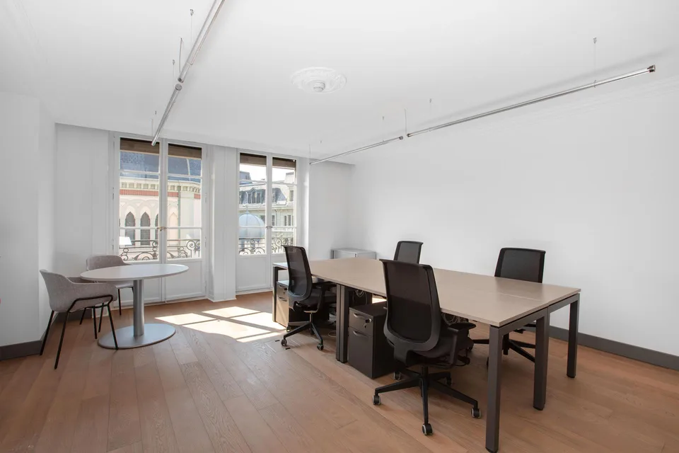 Bureau privé pour 3 à Signature Quartier des Banques