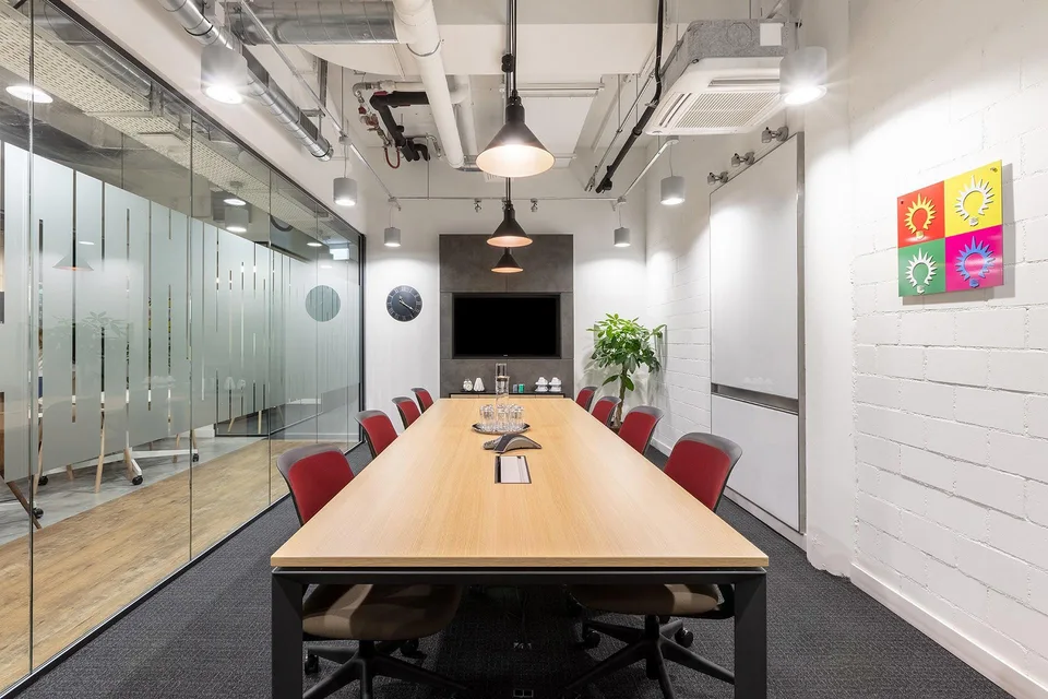 Privater Büroraum für 5 in Regus Main Station