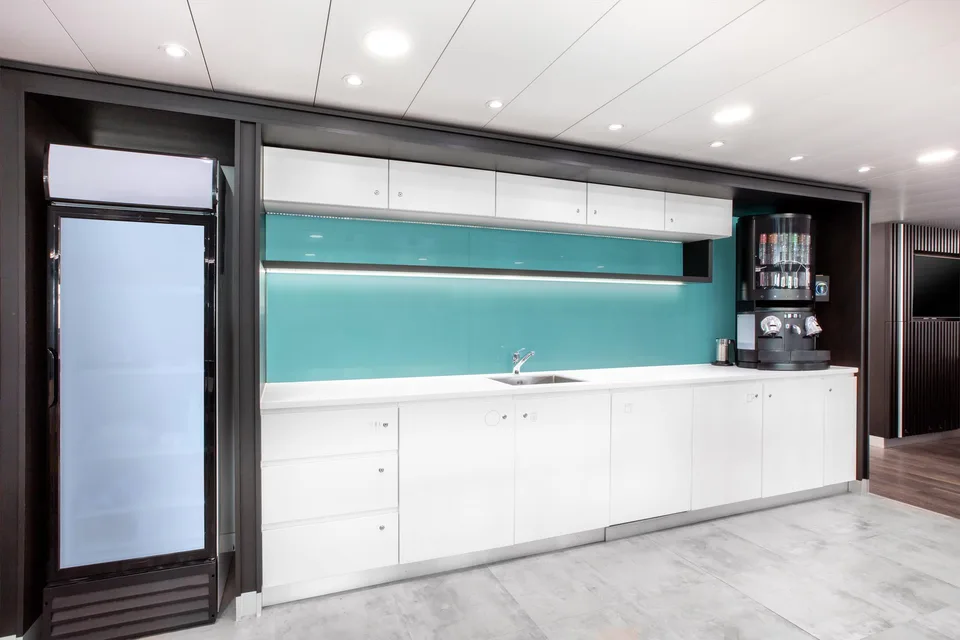 Spazio ufficio privato per 15 persone a Regus Stauffacher – foto 7 di 11