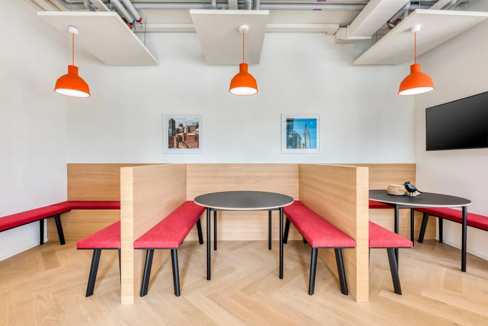 Bureau privé pour 15 à Regus Airport