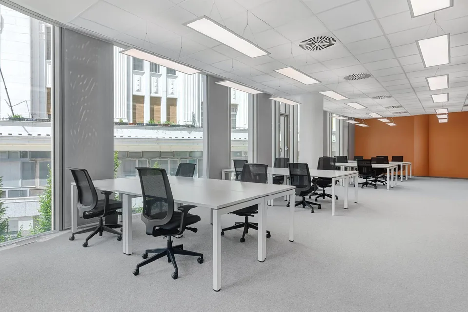 Bureau privé pour 15 à Regus Airport