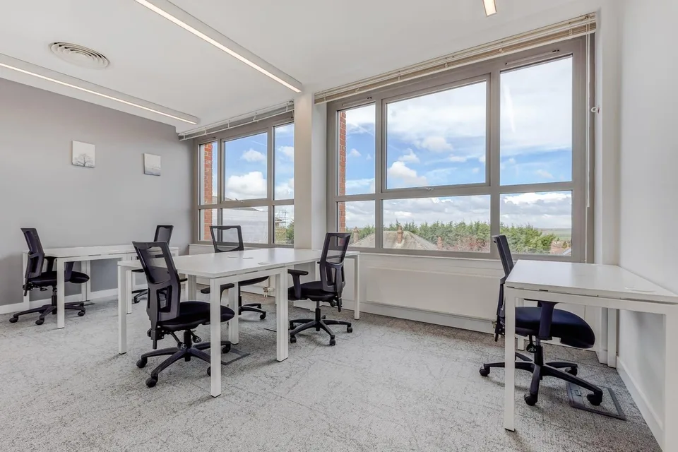 Bureau privé pour 4 à Regus Airport