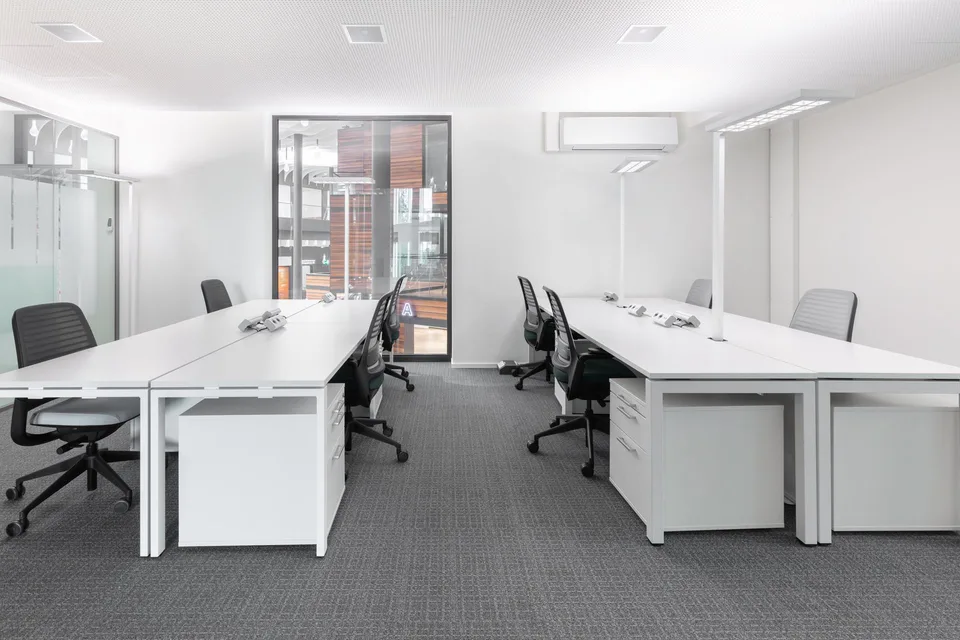 Privater Büroraum für 15 in Regus Stücki Village
