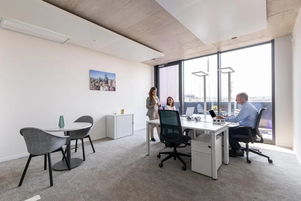 Bureau privé pour 15 à Regus Pont Rouge