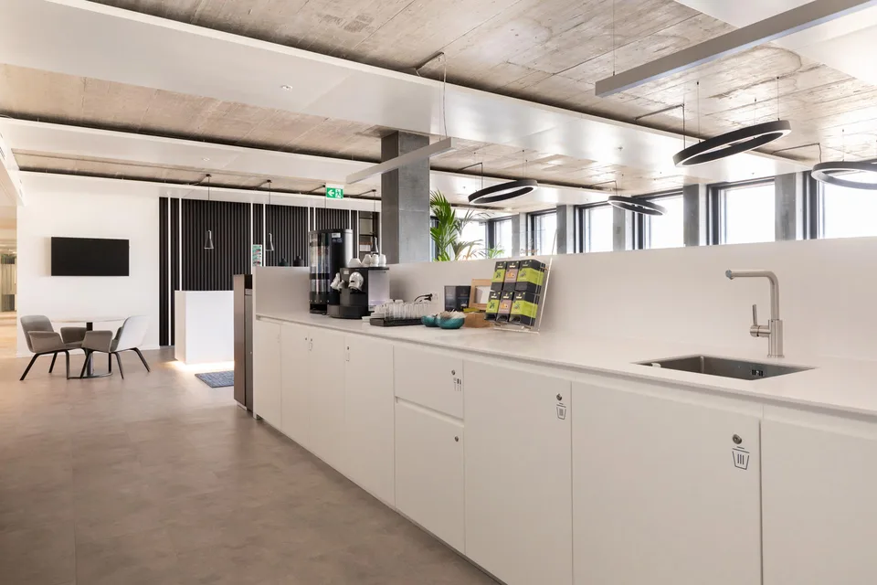 Büro für 10 Personen bei Regus Pont Rouge – Foto 7 von 11