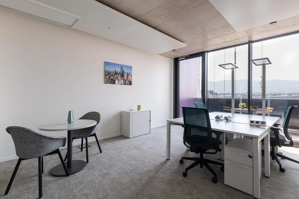 Bureau privé pour 3 à Regus Pont Rouge