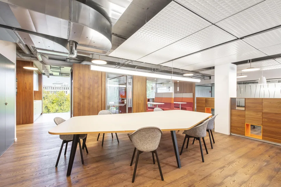 Bureau privé pour 5 à Regus Morges