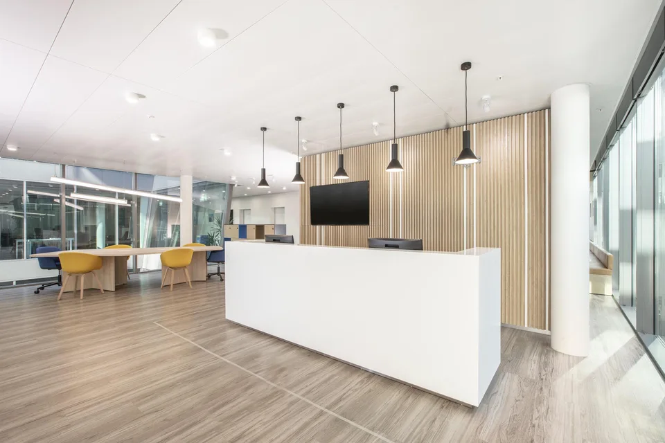 Eigener Schreibtisch in Regus Business Park
