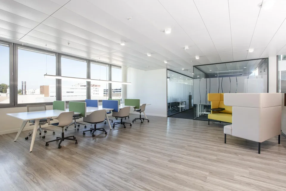 Eigener Schreibtisch in Regus Business Park