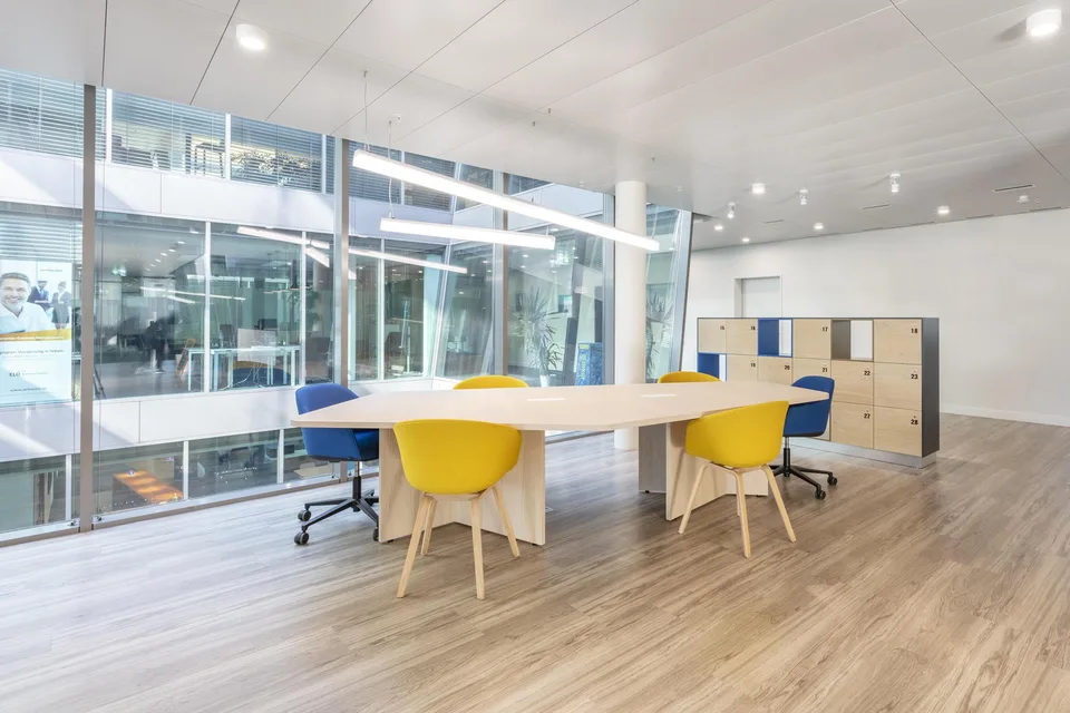 Eigener Schreibtisch in Regus Business Park