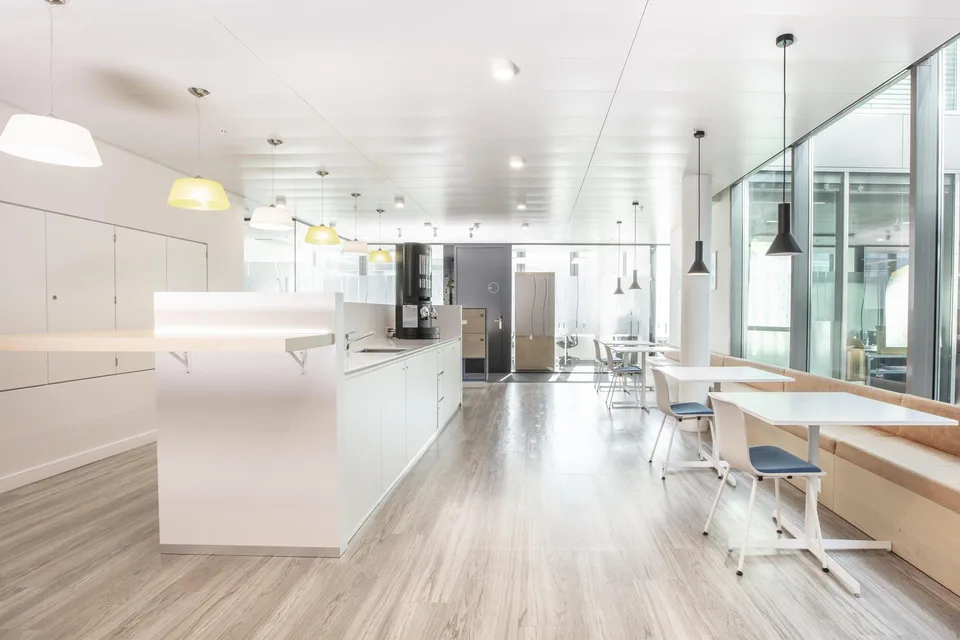 Spazio di ufficio privato per 3 nel Regus Business Park – foto 9 di 11