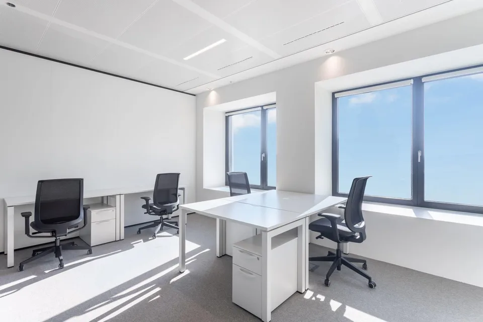 Bureau sur mesure pour 3 à Spaces Quai de l'Ile