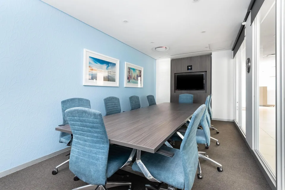 Bureau privé pour 4 à Regus Rhone 8