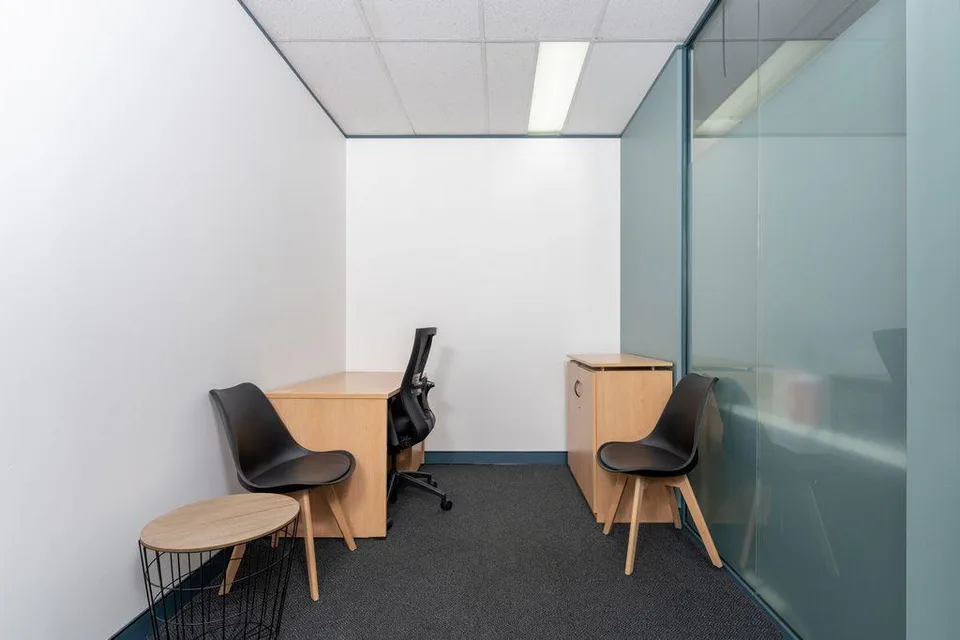Bureau privé pour 2 à Regus Rhone 8