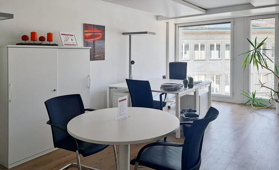 Privater Büroraum für 15 in Regus City Old Town