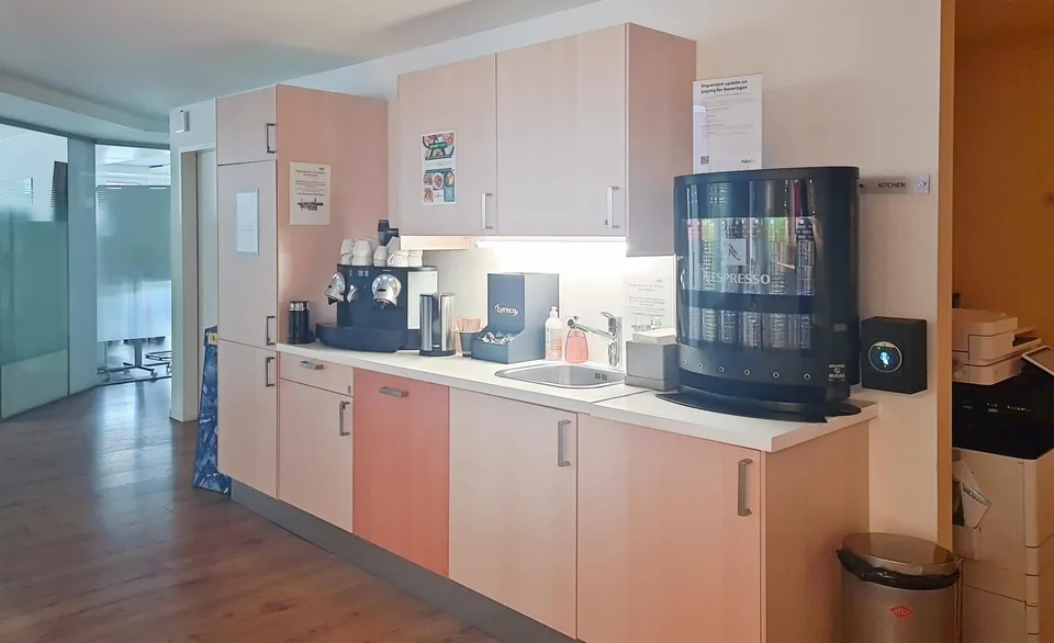 Spazio ufficio privato per 5 in Regus City Old Town – foto 9 di 11