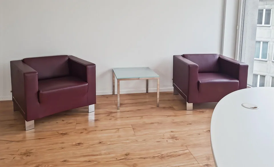 Privater Büroraum für 4 in Regus City Old Town – Foto 8 von 11