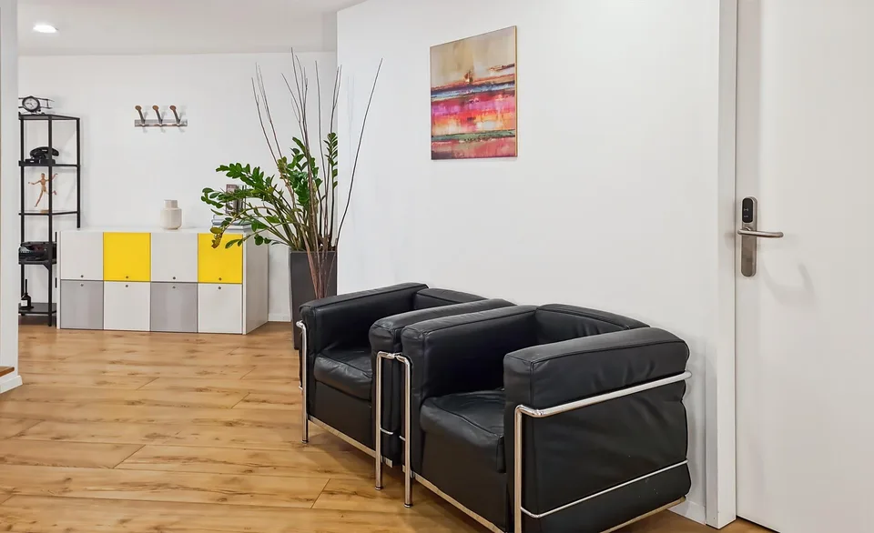 Privater Büroraum für 4 in Regus City Old Town – Foto 9 von 11