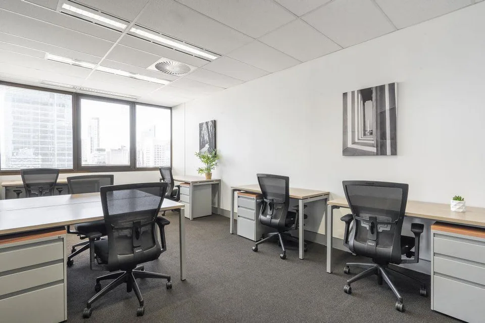 Bureau privé pour 3 à Regus City Flon