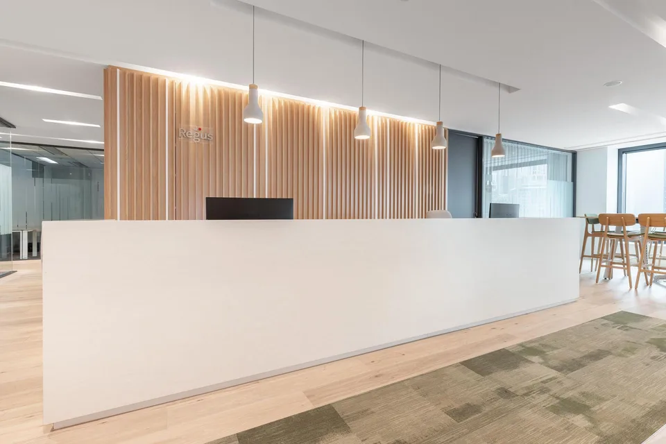 Bureau privé pour 3 à Regus City Flon