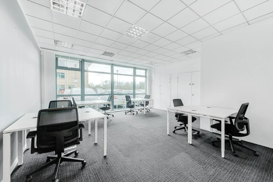 Bureau privé pour 15 à Regus Balexert Tower