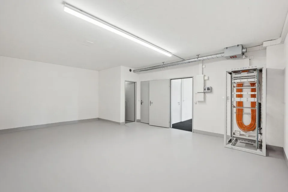 "Geräumige, voll ausgebaute Bürofläche" -per sofort" – Foto 8 von 8