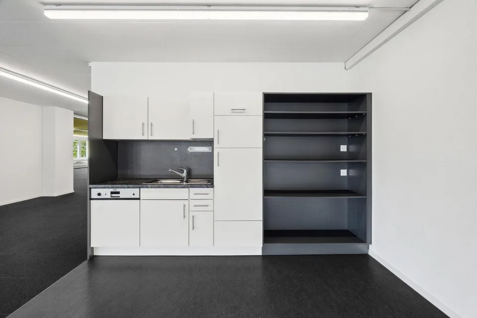 "Geräumige, voll ausgebaute Bürofläche" -per sofort" – Foto 6 von 8