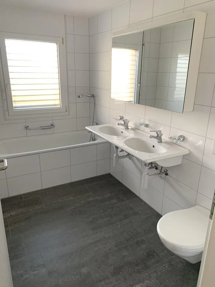 Lichtdurchflutete Wohnung an ruhiger Lage