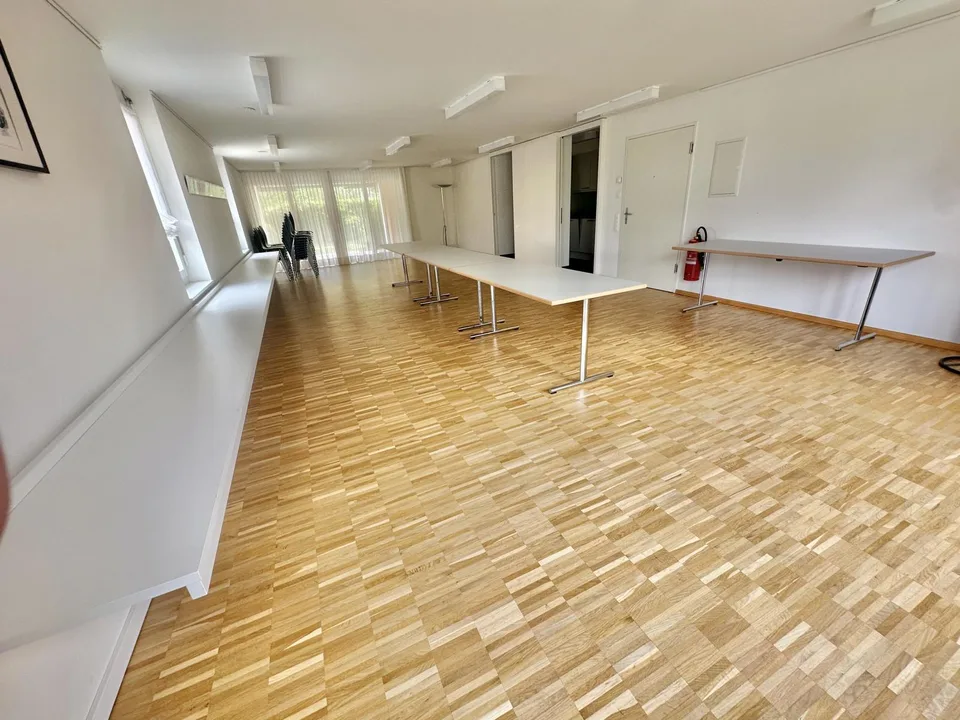 Helle Gewerbe- / Praxisfläche 78 m² an bester Lage in Pfeffingen