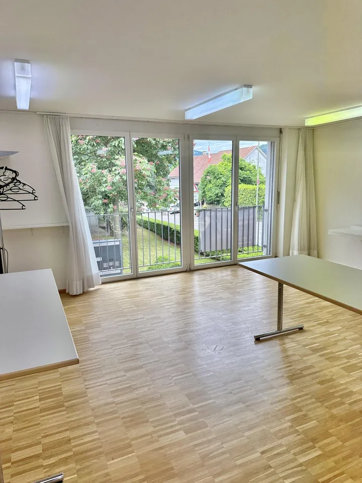Helle Gewerbe- / Praxisfläche 78 m² an bester Lage in Pfeffingen