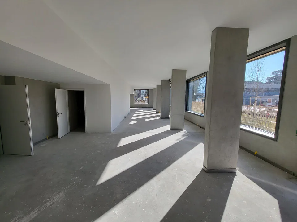 Surface semi-aménagée d'env. 172 m2