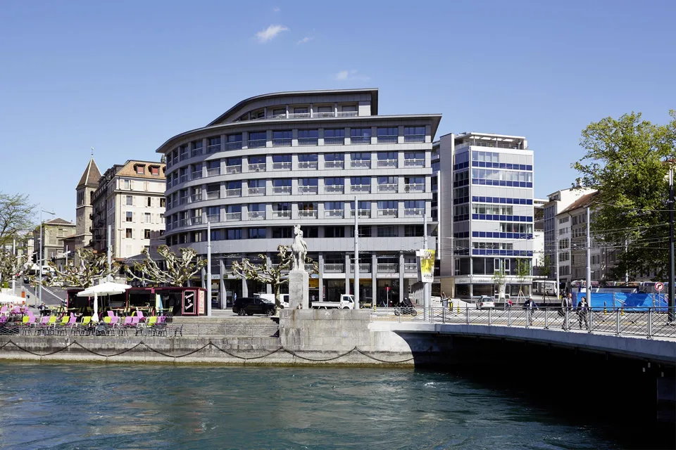 Place St-Gervais 1 - dans quartier des affaire en plein centre Genève