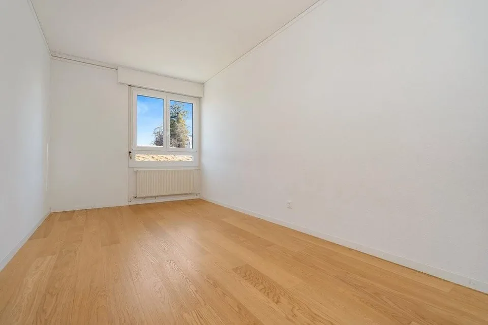 Helle 4.5-Zimmer-Wohnung mit Balkon und Aussicht!