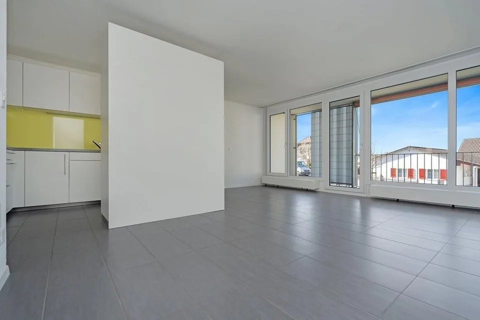 Helle 4.5-Zimmer-Wohnung mit Balkon und Aussicht!