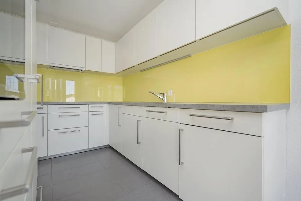 Helle 4.5-Zimmer-Wohnung mit Balkon und Aussicht!