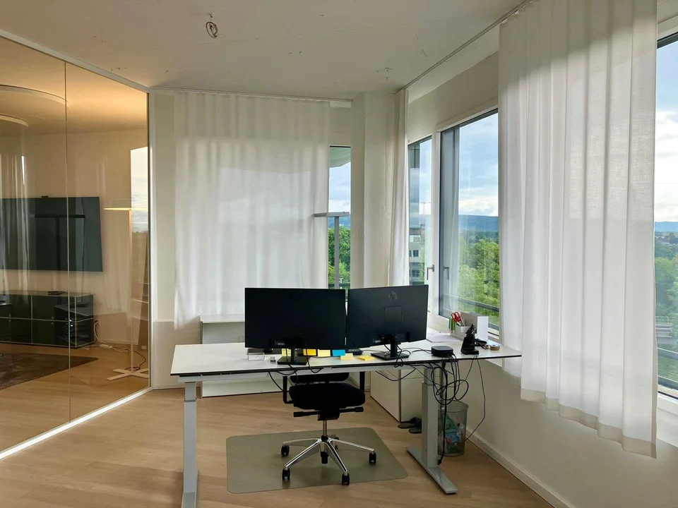 Büroarbeitsplatz unkompliziert – Plug & Work