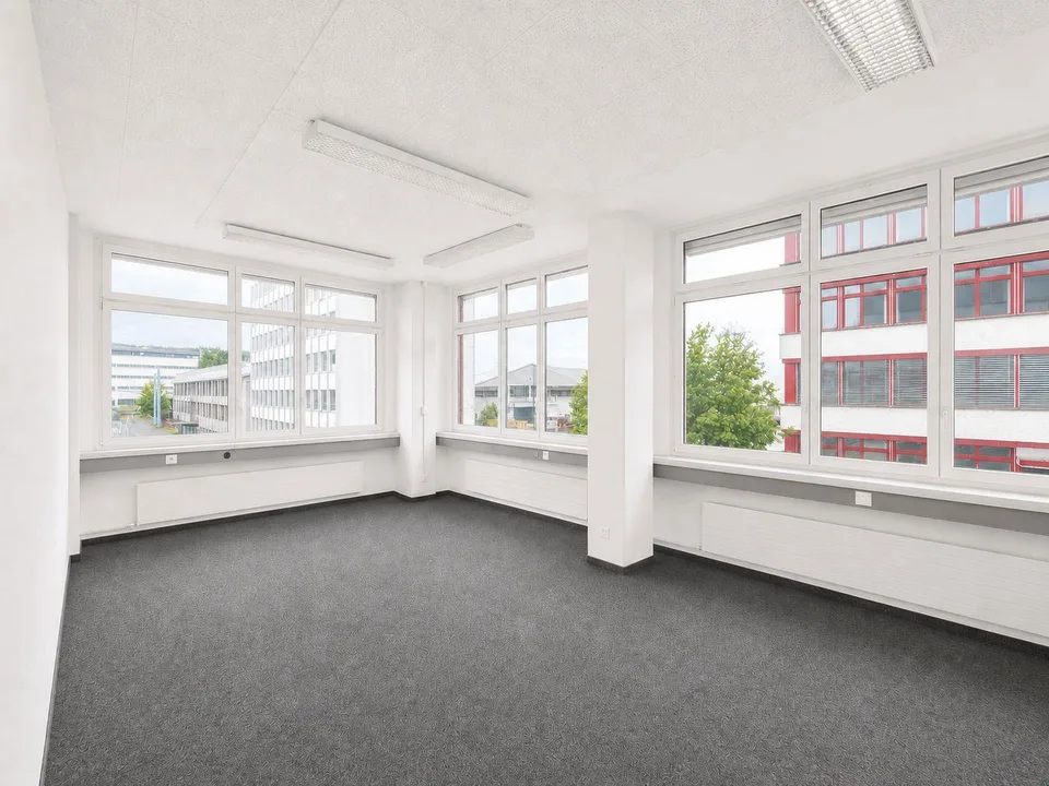 125 m² Bürofläche mit 4 Büroräumen in Regensdorf!