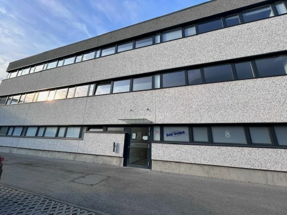 UFFICI E SPAZI COMMERCIALI IN MODERNO STABILE – foto 16 di 18