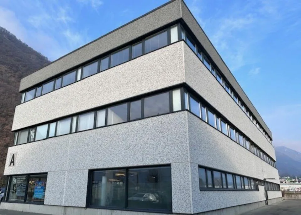 UFFICI E SPAZI COMMERCIALI IN MODERNO STABILE