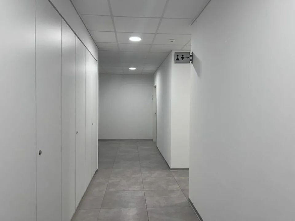 UFFICI E SPAZI COMMERCIALI IN MODERNO STABILE – foto 11 di 18