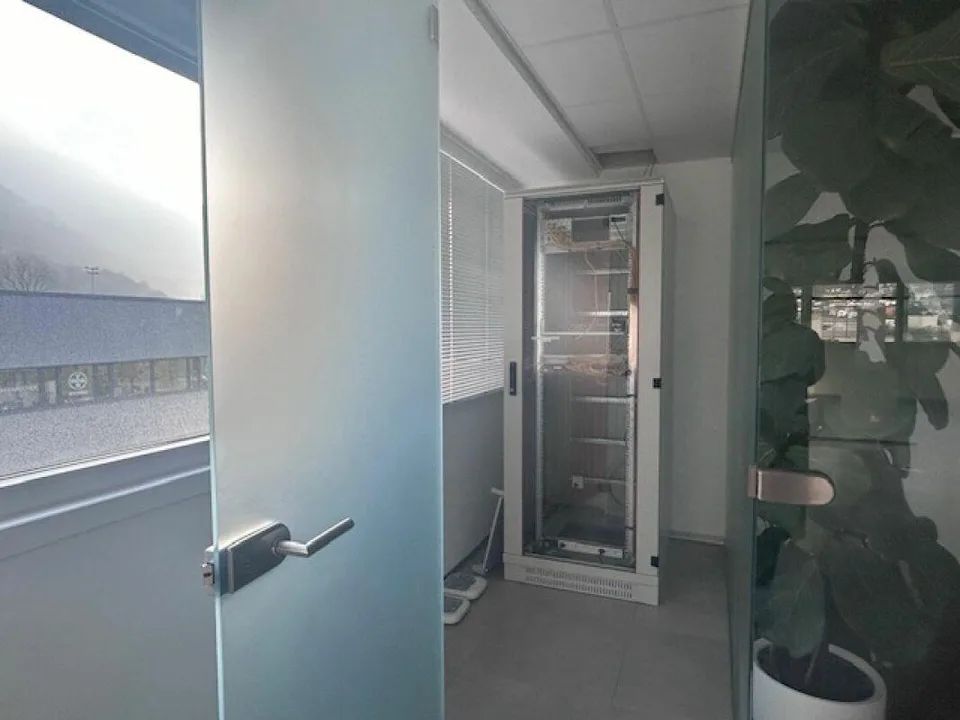 UFFICI E SPAZI COMMERCIALI IN MODERNO STABILE – foto 8 di 18