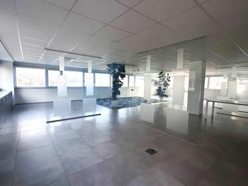 UFFICI E SPAZI COMMERCIALI IN MODERNO STABILE – foto 6 di 18
