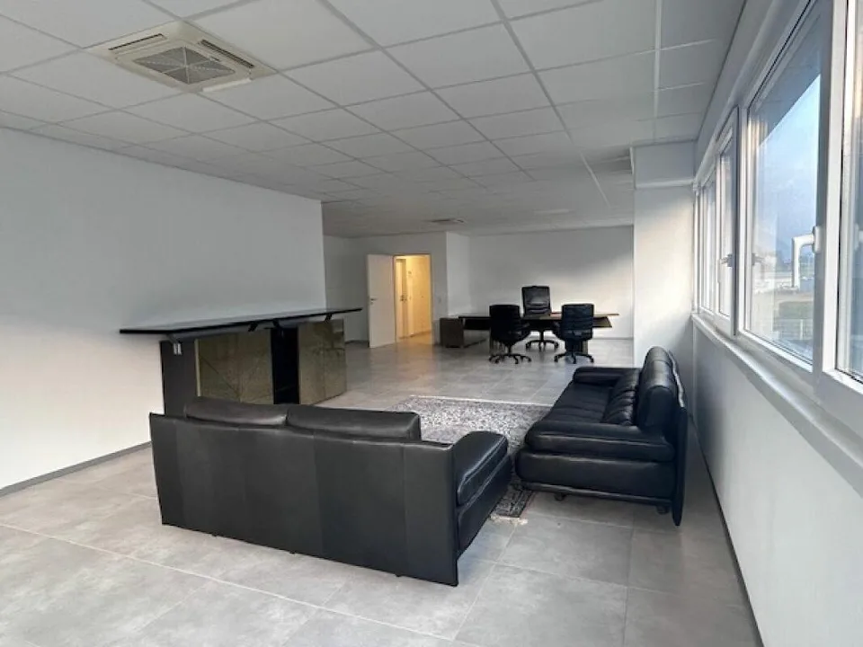 UFFICI E SPAZI COMMERCIALI IN MODERNO STABILE – foto 15 di 18