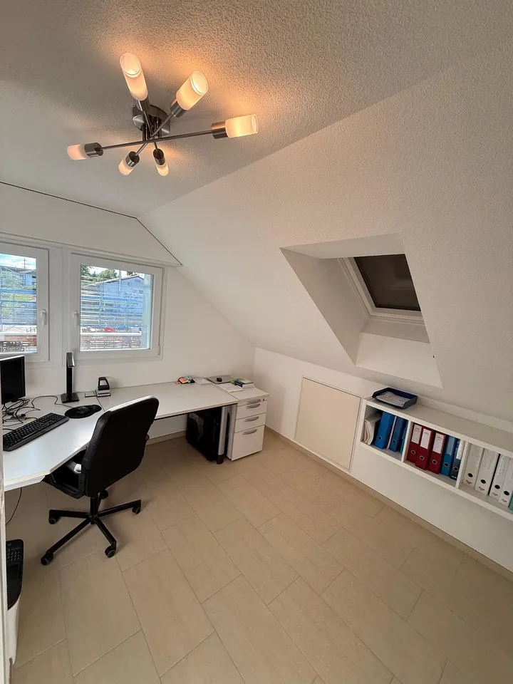 3 1/2- Zimmer Dachwohnung frisch renoviert