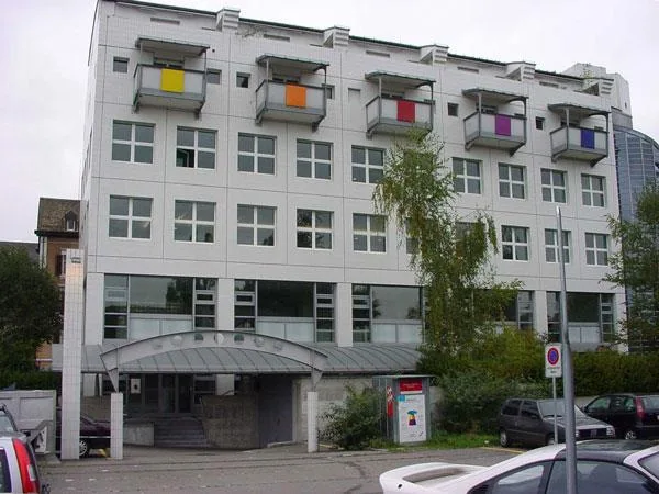 Motorradplatz Nähe Bahnhof Wollishofen