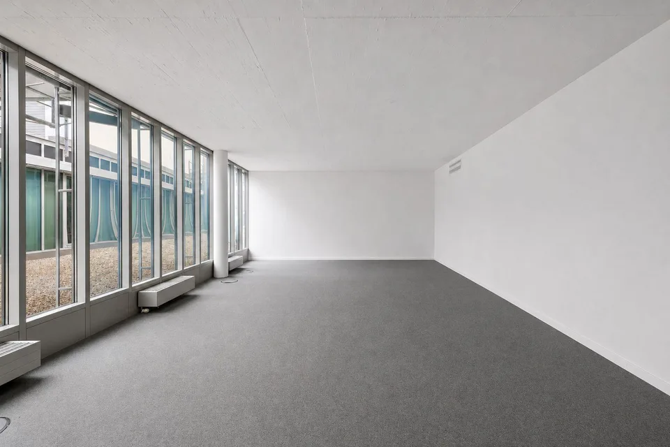 "Einziehen und loslegen! Moderne Bürofläche im Zentrum von Brugg!"