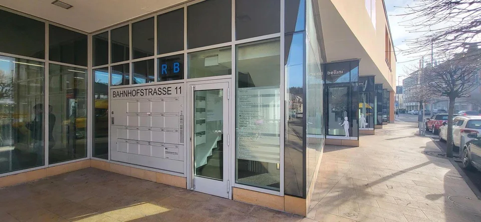 "Einziehen und loslegen! Moderne Bürofläche im Zentrum von Brugg!"