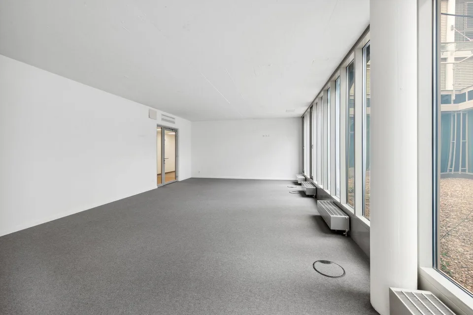 "Einziehen und loslegen! Moderne Bürofläche im Zentrum von Brugg!"